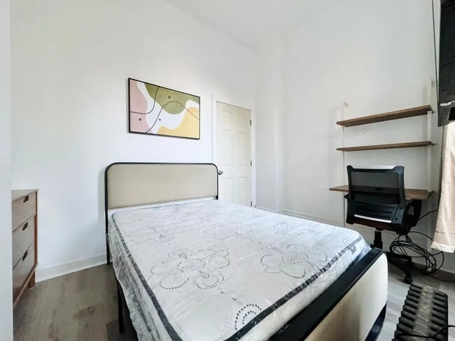 Photo - Furnished room/NOT APARTMENT Unit 2