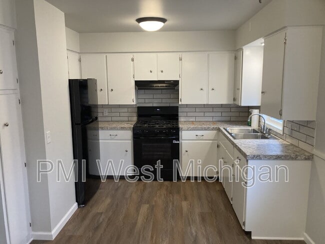 Photo - 2359 Barberry Dr SW