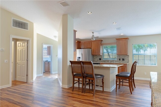 Photo - 5009 Corsica Square