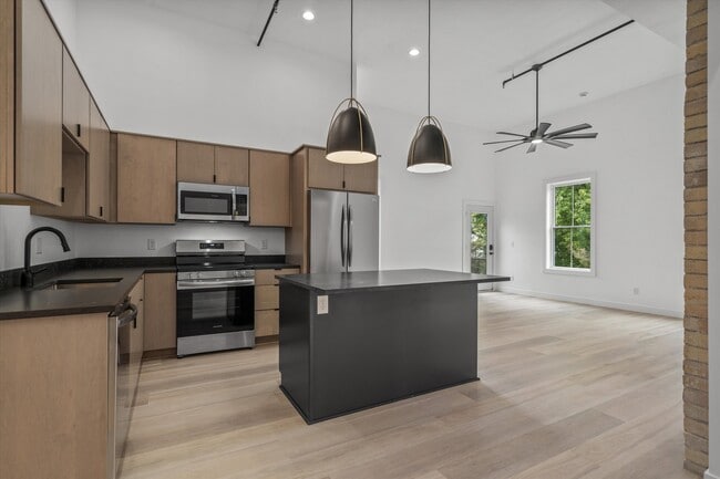 Photo - 308 Oak St Unit 202