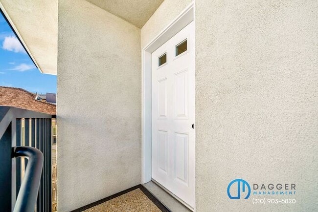 Photo - Move-In Ready Luxury: A Flawlessly Upgraded Sunland Retreat