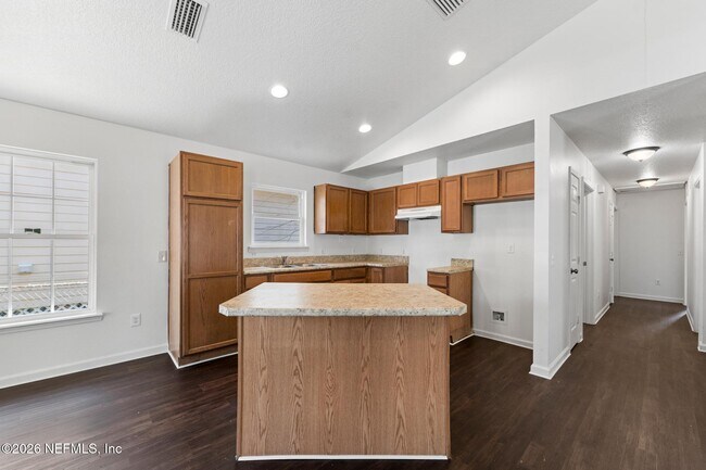 Photo - 1470 Windle St