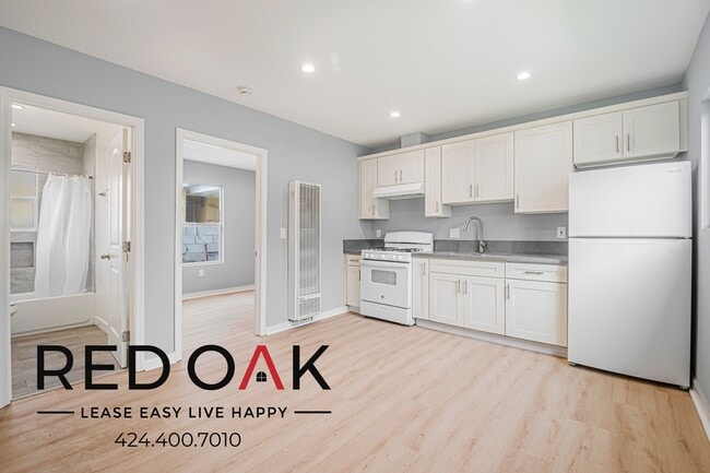 Building Photo - 923 W 75th St