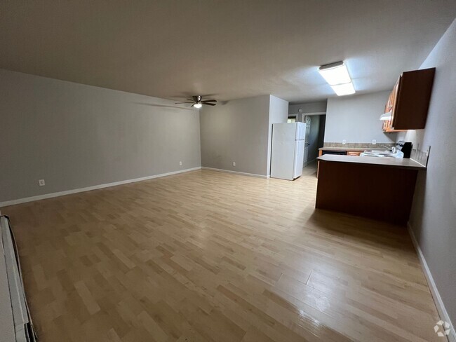 Building Photo - Move into this amazing 2 bedroom, 1 bathro... Unit 31 Rental