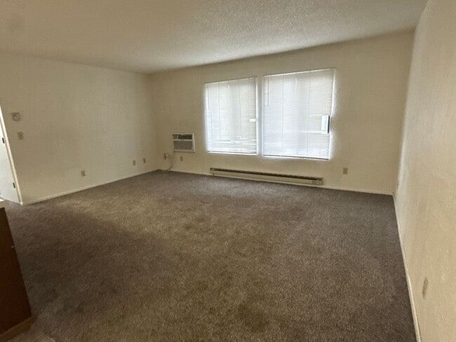 Photo - Broadway Manor Unidad #6