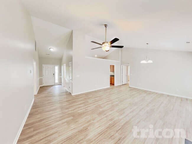 Photo - 614 Walnut Crossing Dr