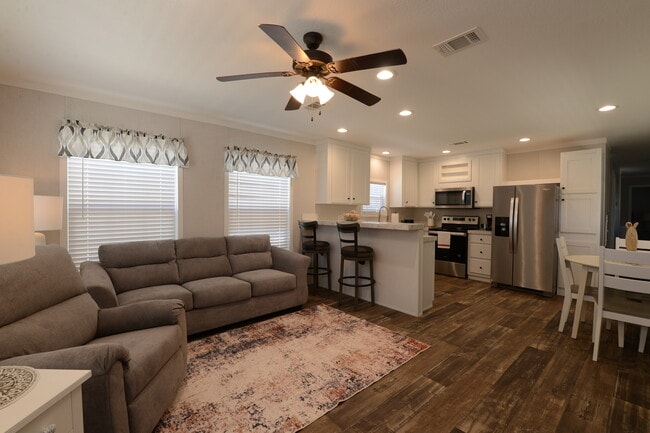 Photo - 6604 Lakewood Dr