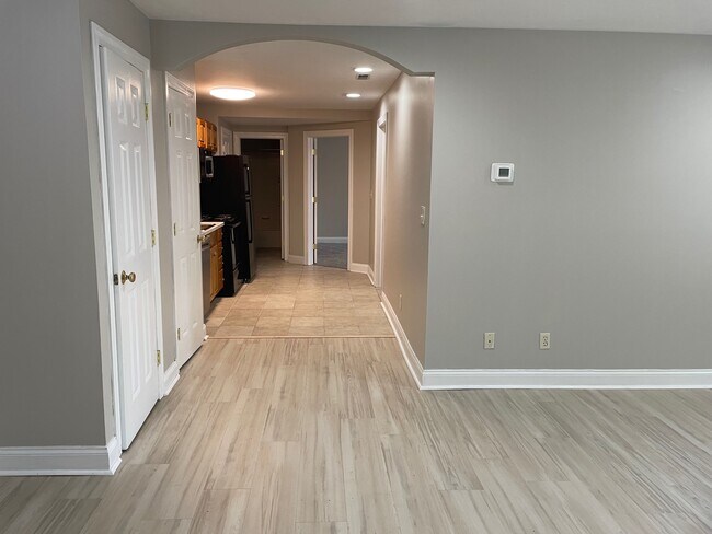 Ample Closets - 1912 W 3rd St Unit F