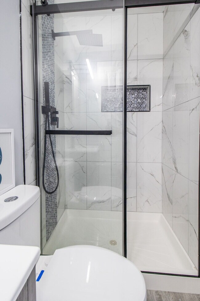 Photo - 1232 W Lafayette Ave Unit B2