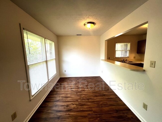 Photo - 1005 Ancestry Dr