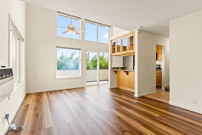 Building Photo - Utilities Paid! Modern Loft-Style Condo wi...