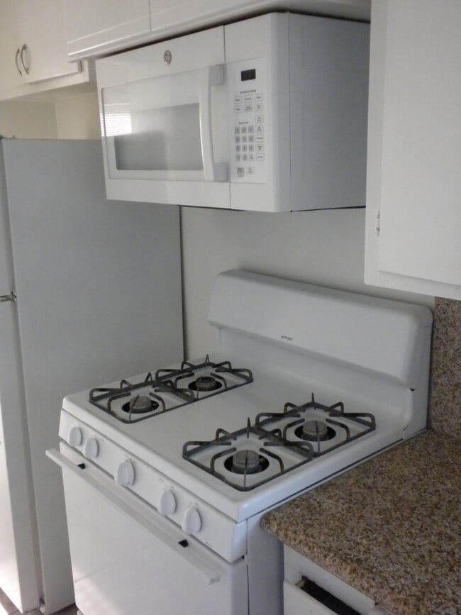 4442 Estrella Ave Unit 4441 1/2 Estrella Ave