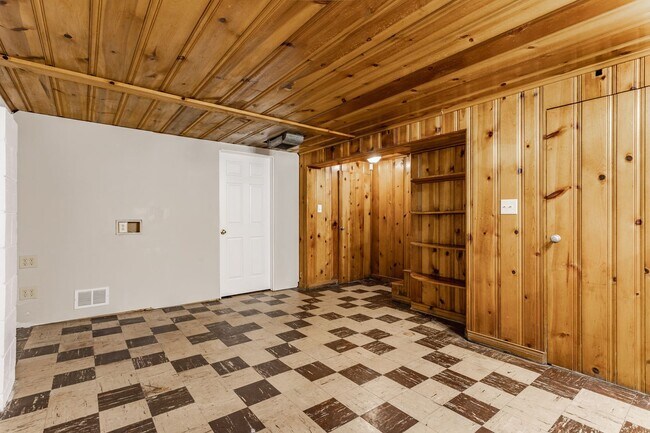 Photo - AVOID SCAMMERS!! WE DO NOT POST ON CRAIGSL...