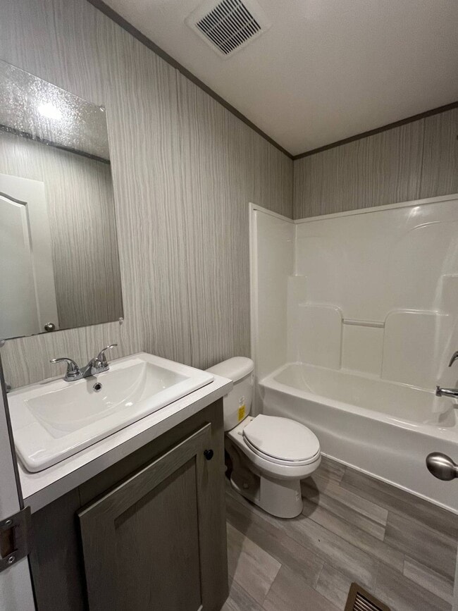 Photo - 3110 Victory Dr