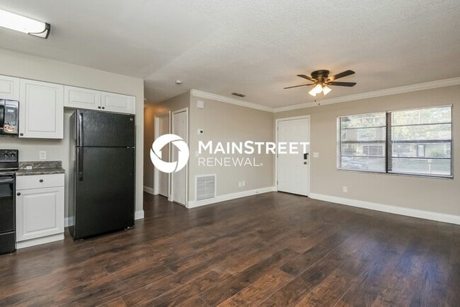 Photo - 3 Bedroom Pet-Friendly Home in St. Cloud, FL with Main Street Renewal