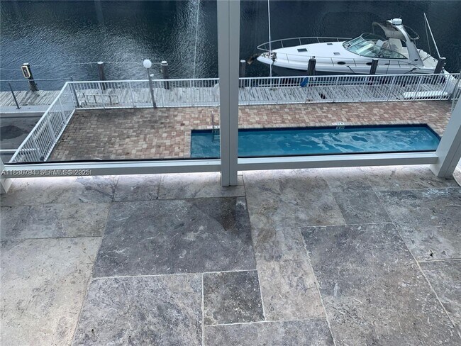 Building Photo - 3868 NE 169th St Unit 302