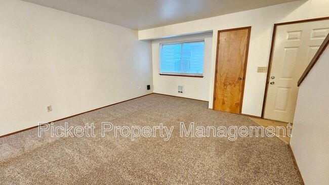 Photo - 1334 NE Jasmine Ln