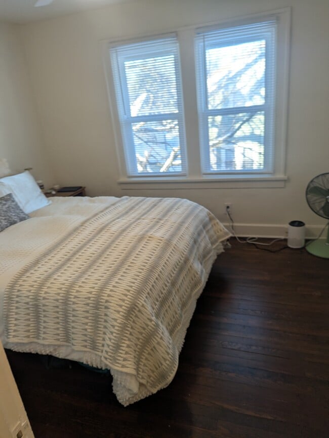 Photo - 809 E 52nd St