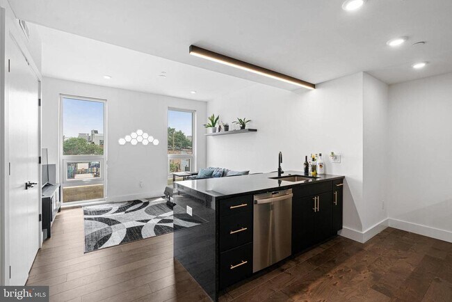 Photo - 1501 N 31st St Unidad 215A