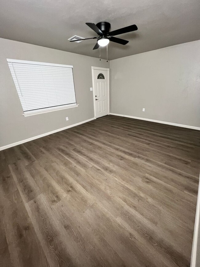 Photo - 134 NE Fullerton St