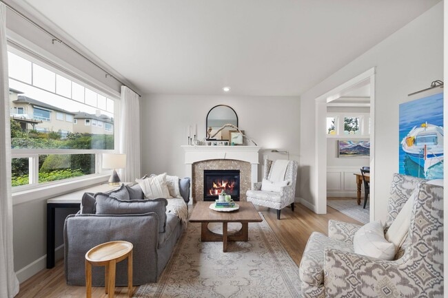 Photo - UPDATED CHAFFEY 5 BEDROOOM KINGSTON HOME FOR RENT WITH GREAT VIEWS!
