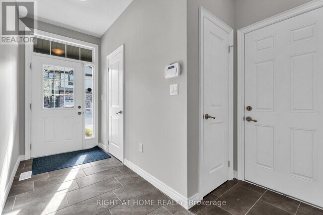 Photo - 1030 Oakcrossing Gate