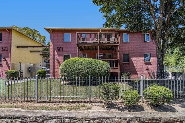 Building Photo - 561 Formwalt St SW