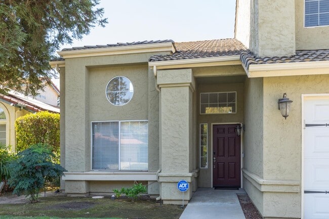 Photo - 953 E Buckhill Rd