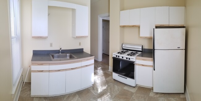 Kitchen - 124 E 4th St Unit 1