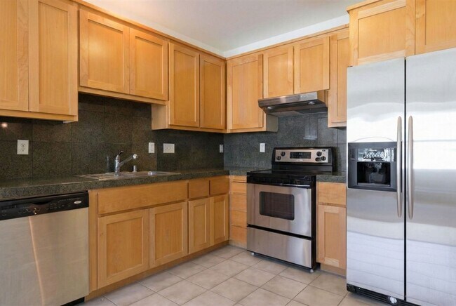 Photo - Downtown Oakland Condo w/ Parking & In Unit Laundry