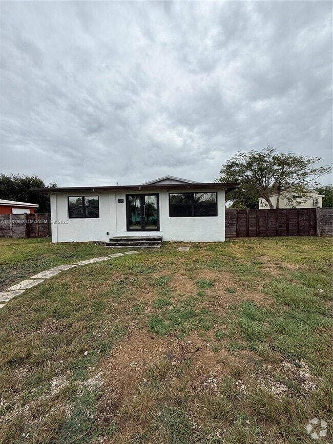 Building Photo - 685 NW 14th St Rental