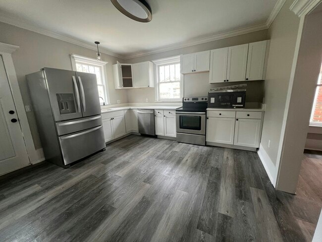 Photo - 208 5th Ave E