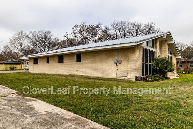 Photo - 319 Gaiety Ln