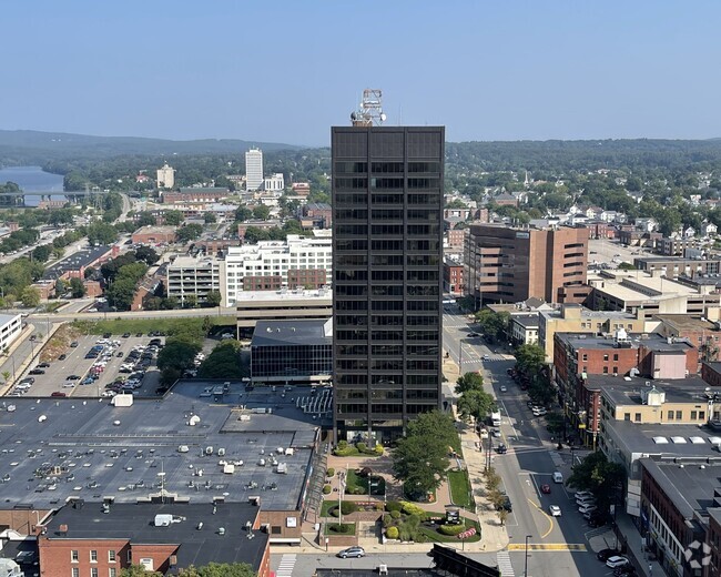 Building Photo - The Residence at 1000 Elm Rental