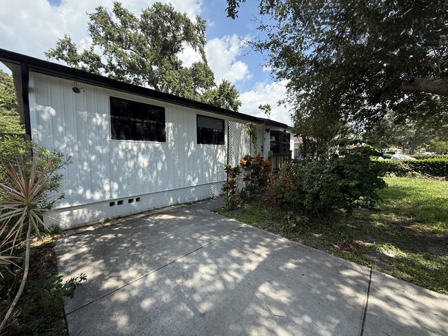 Photo - 985 Cedarwood Ave