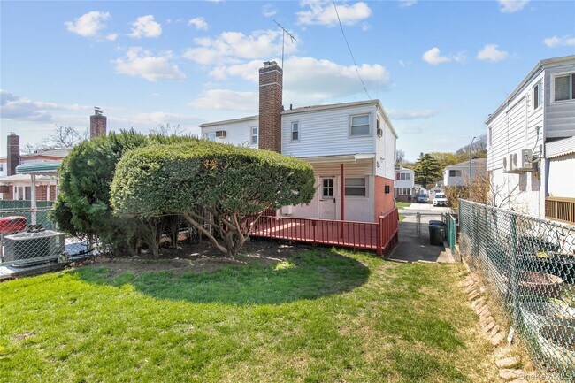 Photo - 67-27 211th St