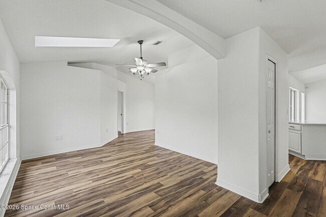 Photo - 998 Haas Ave NE