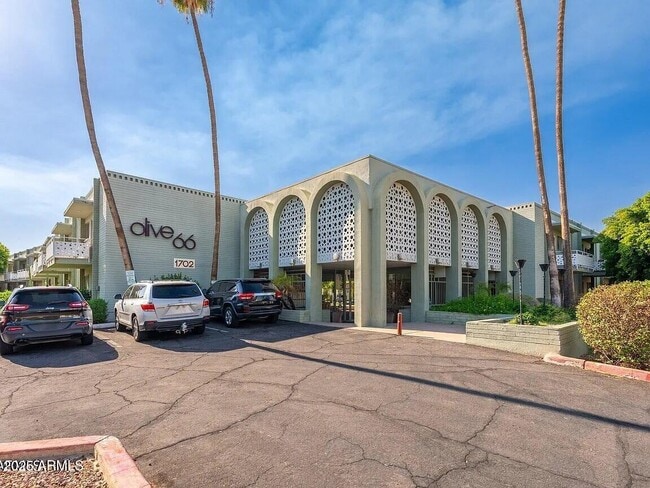 Building Photo - 1702 W Tuckey Ln Unit 209