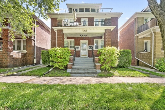 Building Photo - 852 Beaconsfield Ave Rental