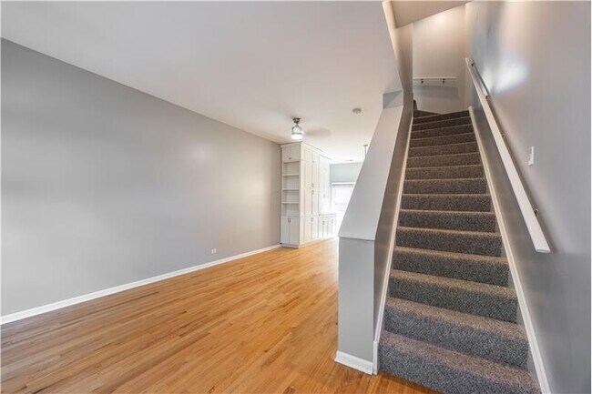 Photo - 855 W Erie St