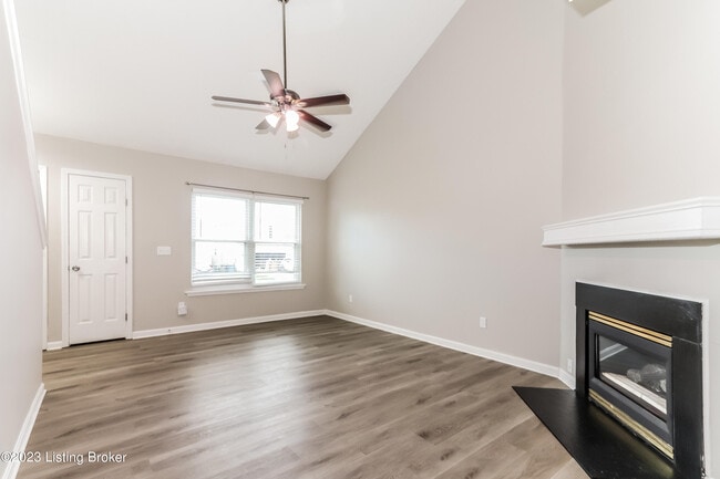 Photo - 10418 Pinoak View Dr