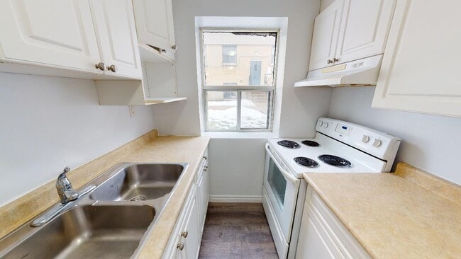 Photo - Grand Avenue Apartments