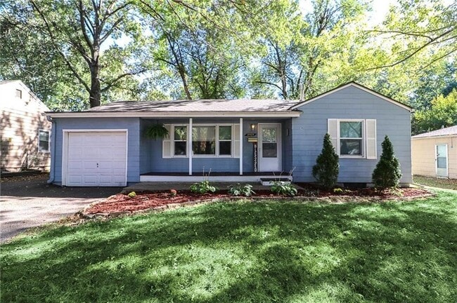 Building Photo - Adorable Home in Raytown!