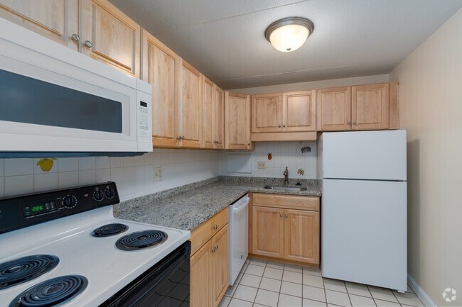 1BR, 1BA - 752SF - Kitchen