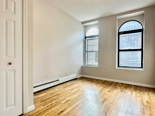 Photo - 386 Manhattan Ave Unit 1