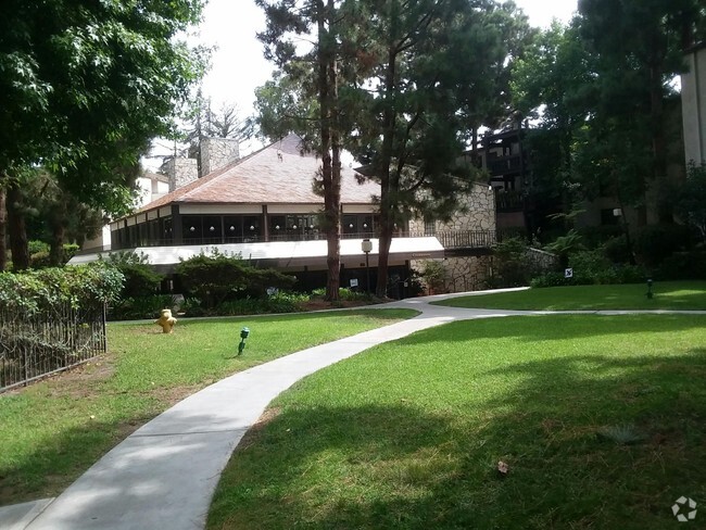 Building Photo - 7765 W 91st St Unit F2107 Rental