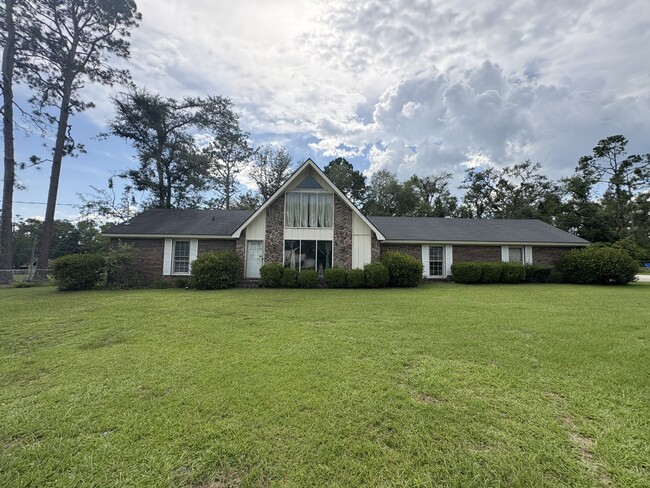 Building Photo - 1605 Clyde Blvd Rental