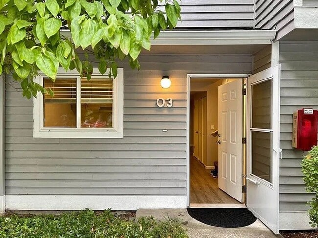 Photo - Charming Bothell Condo in a Fantastic Location! (Lower rent for 8 of 12 months