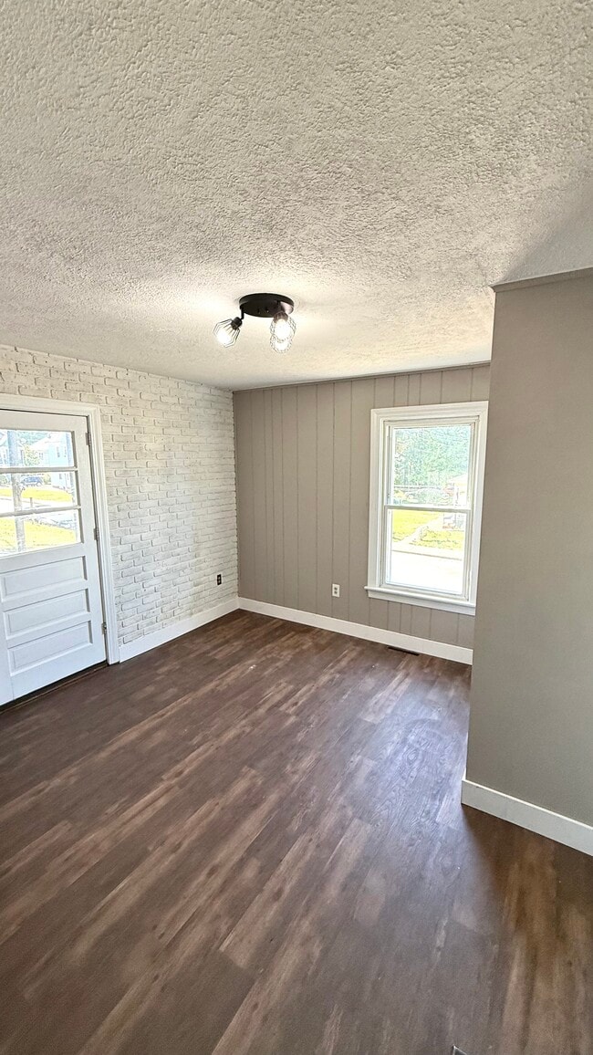 Building Photo - 24 Knighton St Rental