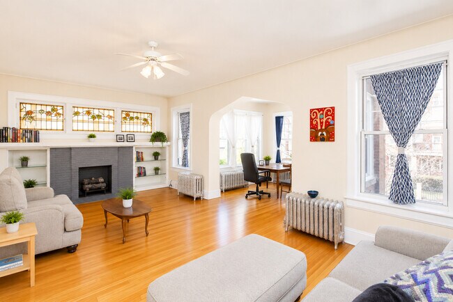 Photo - 1137 W Columbia Ave Unit 2